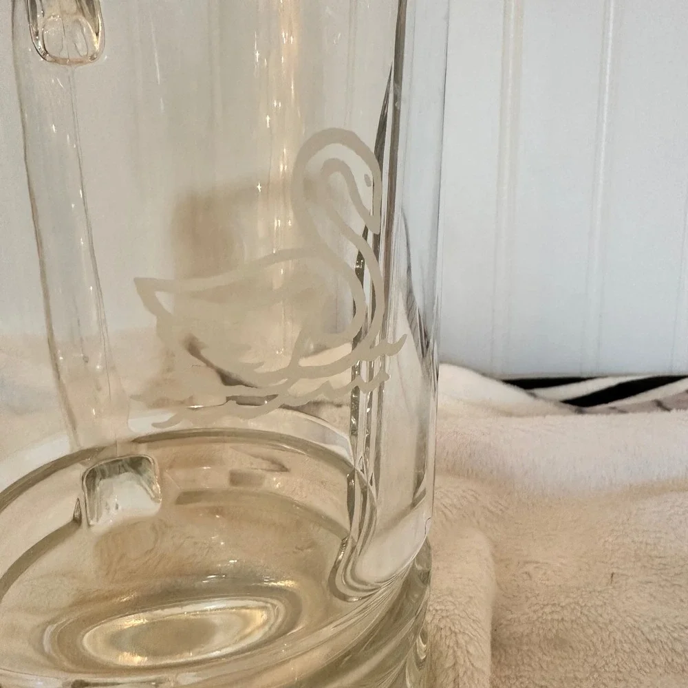 Luminarc Verrerie‎ D' Arques Glass Pitcher w Spout Etched Swan Clear Excellent